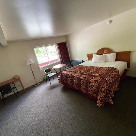 Vibe Inn - Whirlpools Suites - Lyons エクステリア 写真
