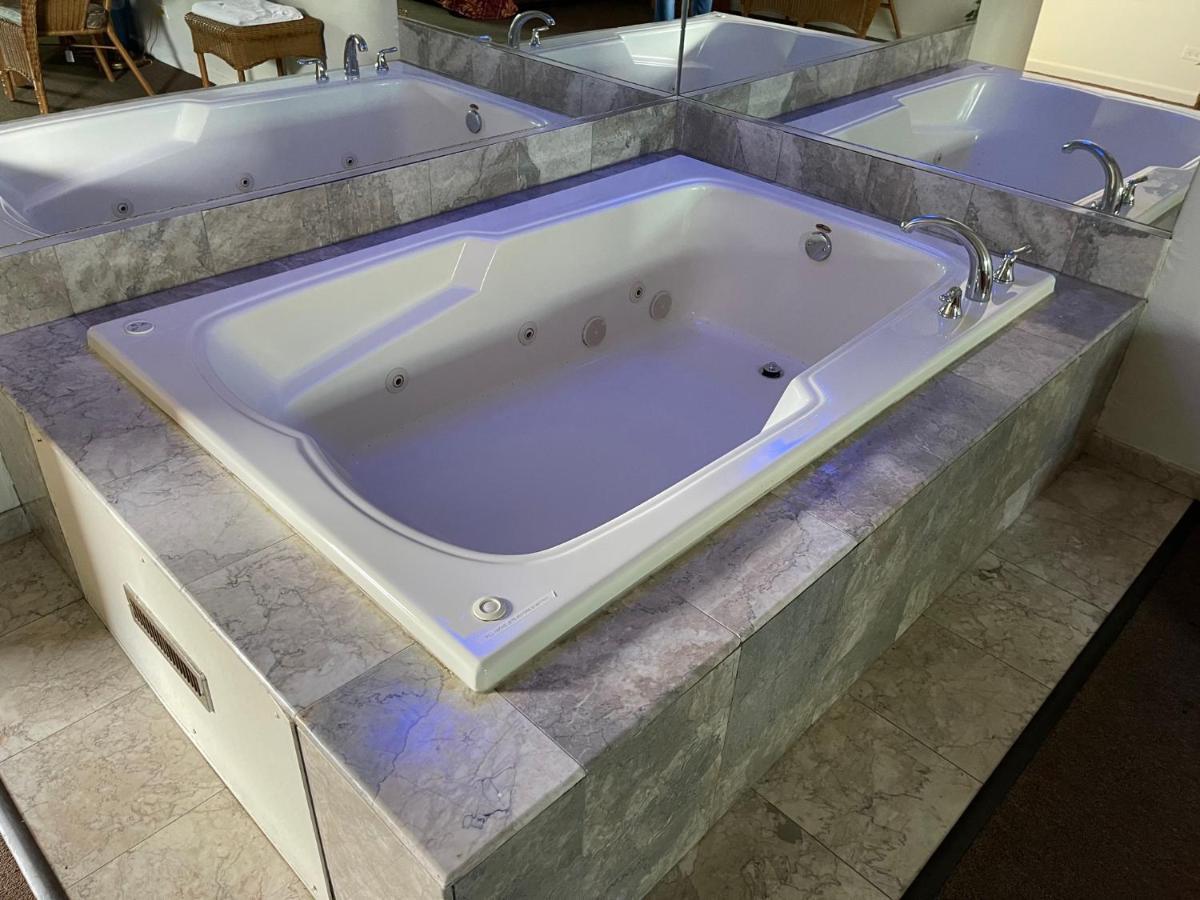 Vibe Inn - Whirlpools Suites - Lyons エクステリア 写真