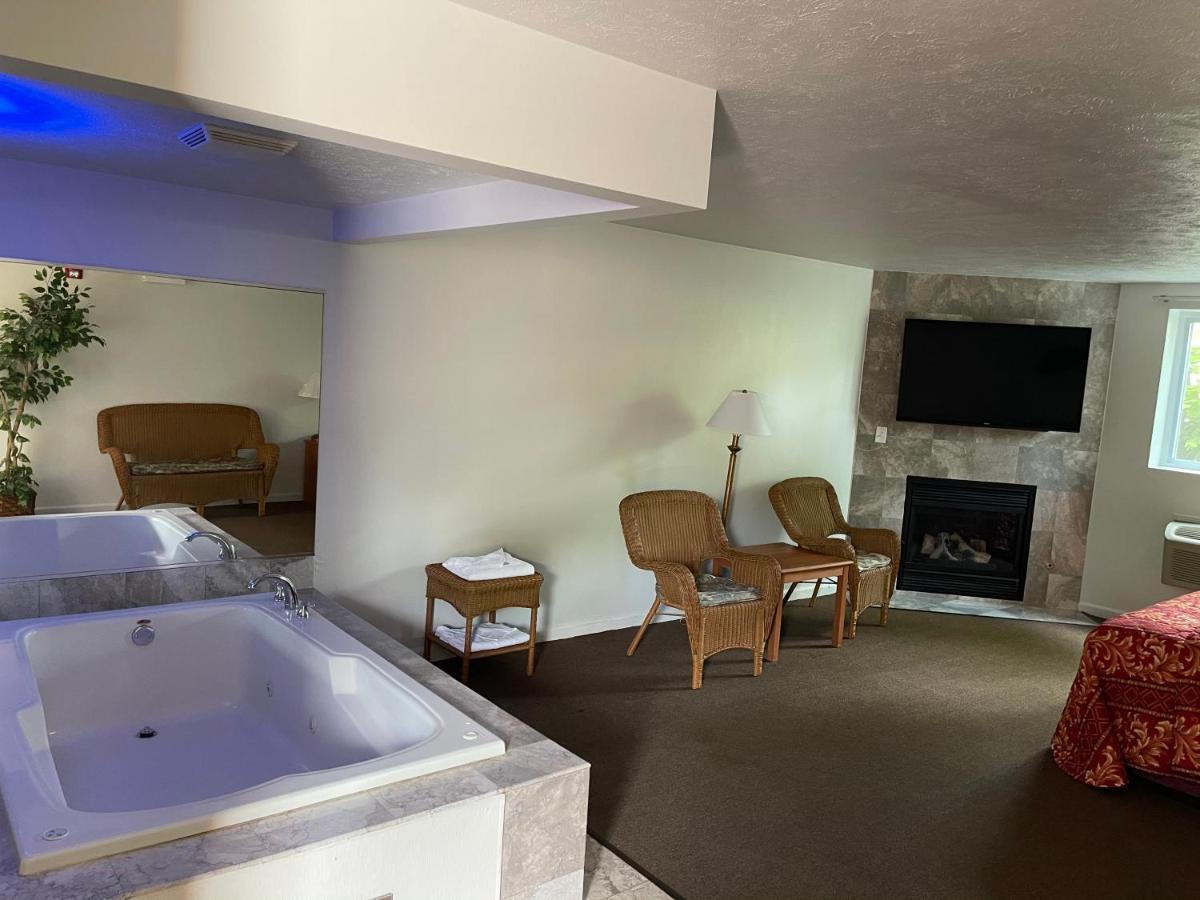 Vibe Inn - Whirlpools Suites - Lyons エクステリア 写真
