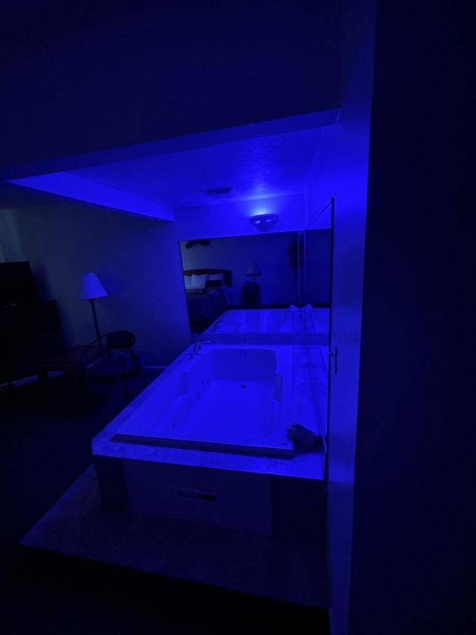 Vibe Inn - Whirlpools Suites - Lyons エクステリア 写真